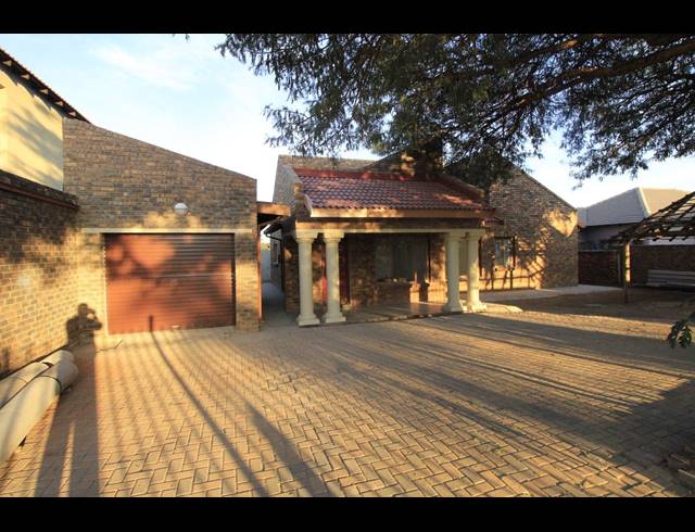 3 BEDROOM HOUSE SOLD IN THE ORCHARDS